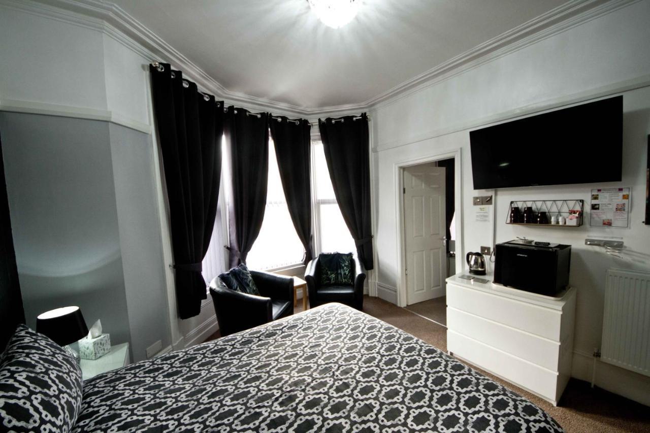 Rossall House , For Families & Couples แบล็คพูล ภายนอก รูปภาพ