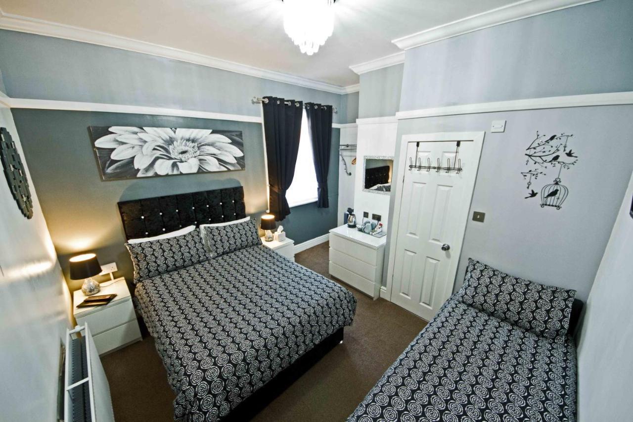 Rossall House , For Families & Couples แบล็คพูล ภายนอก รูปภาพ