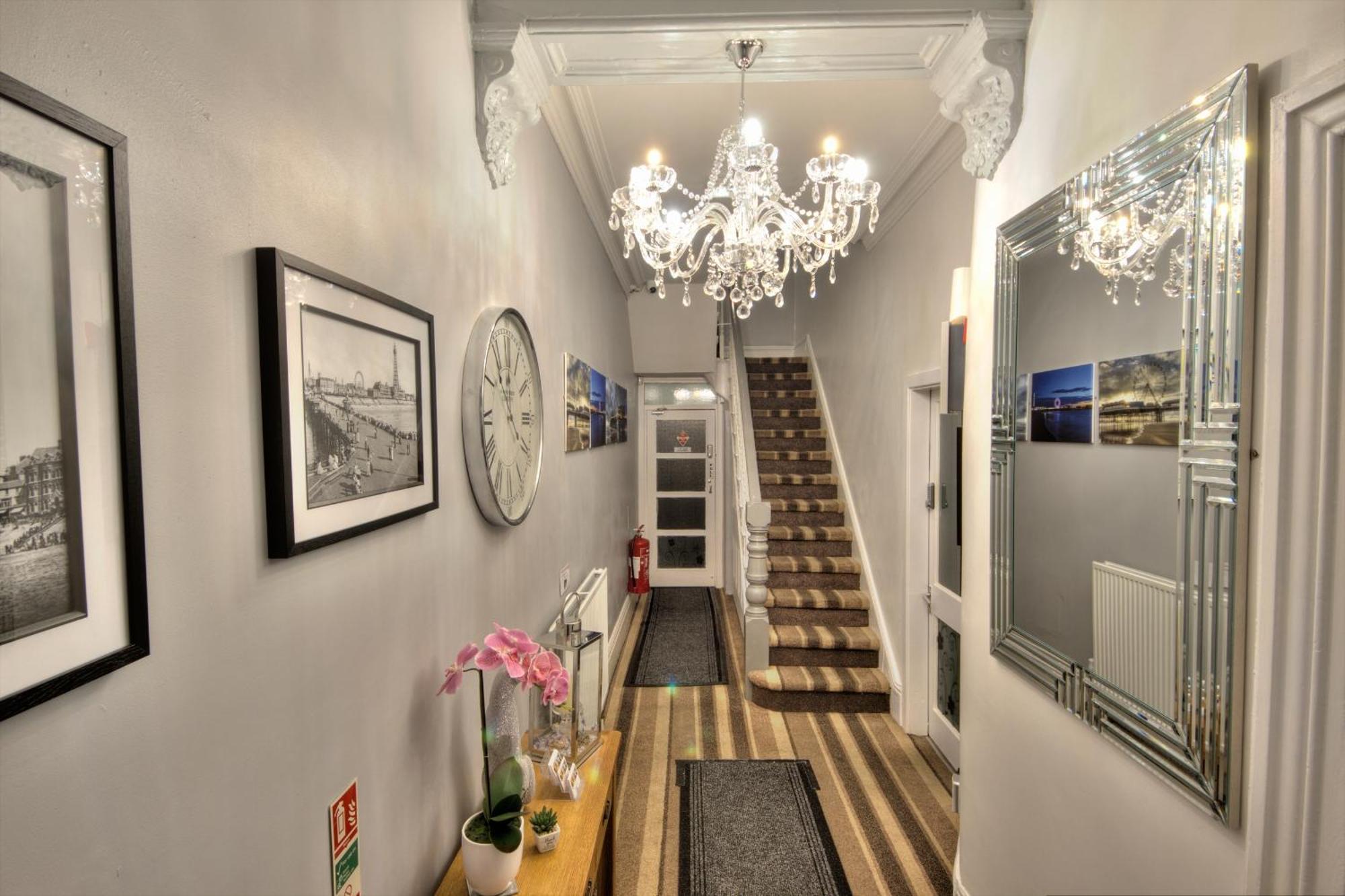 Rossall House , For Families & Couples แบล็คพูล ภายนอก รูปภาพ