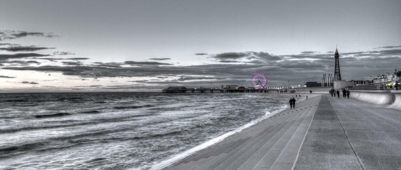 Rossall House , For Families & Couples แบล็คพูล ภายนอก รูปภาพ